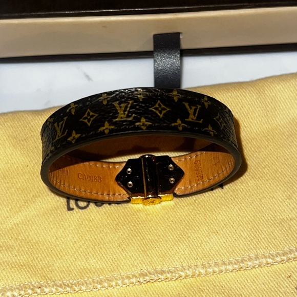 Louis Vuitton nano monogram bracelet 17 in - Picture 5 of 16